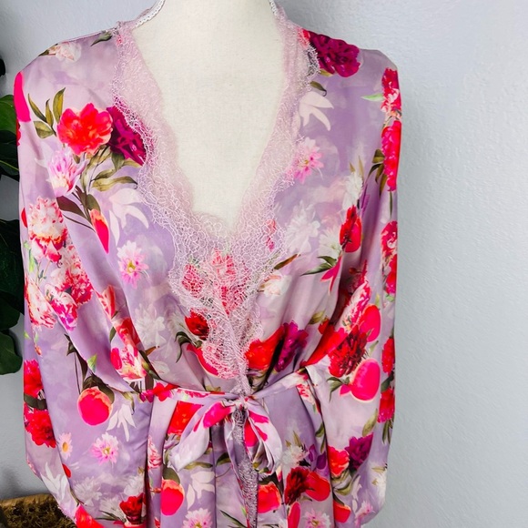 Victoria’s Secret Pink Floral Lace Satin Robe + Cami Set - Picture 7 of 10